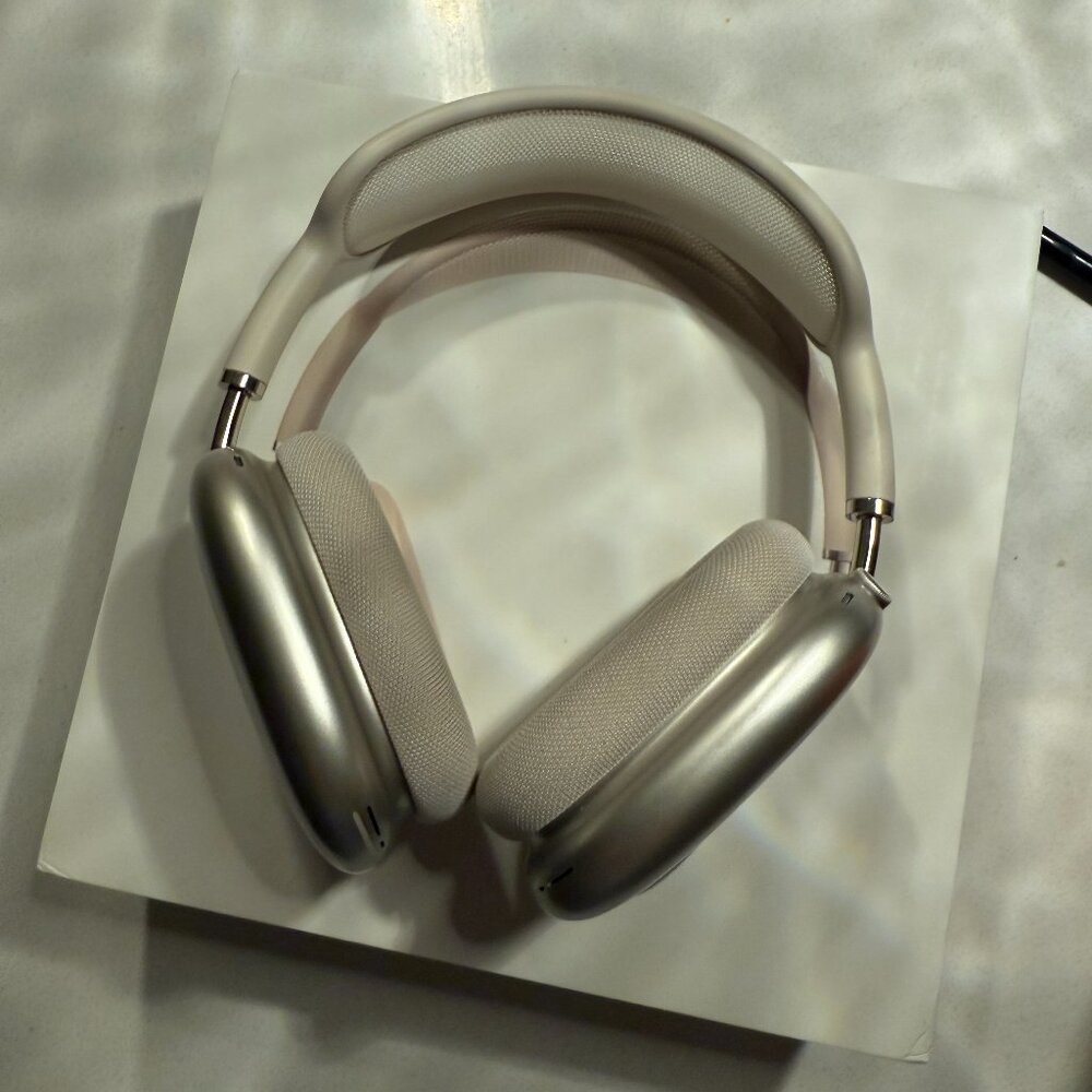 Apple AirPods Max Wireless Over-Ear Headphones Silver